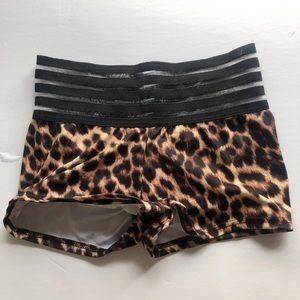 CHEEKY high waisted Leopard shorts size M